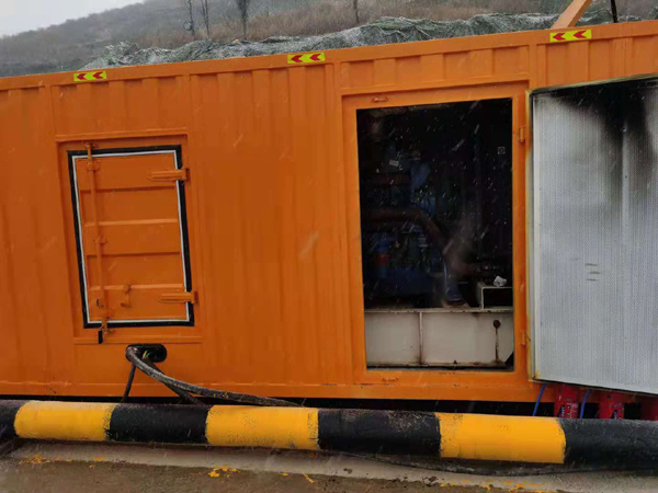 荷塘发电机出租 柴油发电机组电压低报警怎么办？